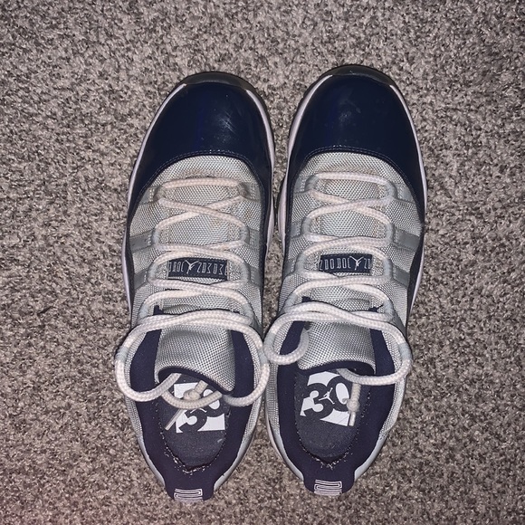 Athletic_Shoes